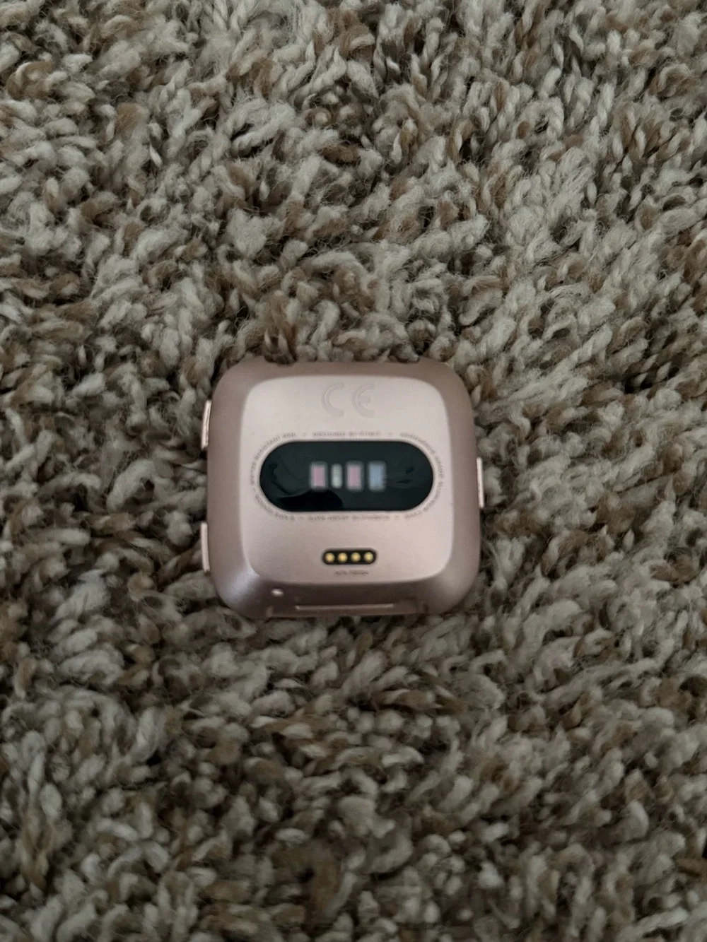 fitbit versa - includes charger and four bands [WORKING]